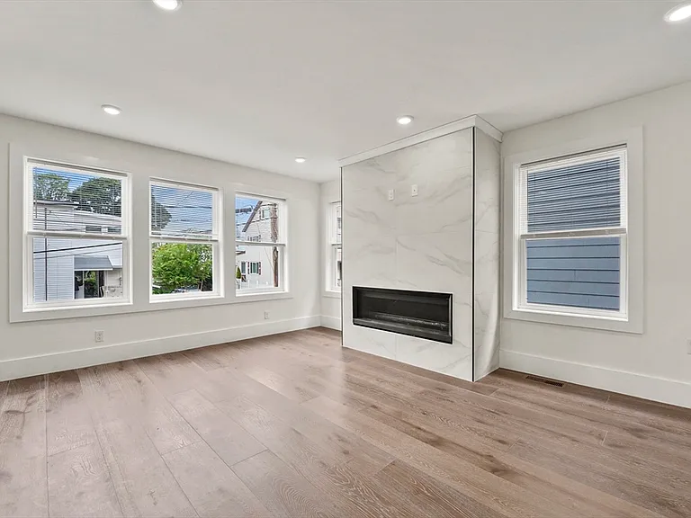 17 Wellington Ave #1 — Photo 4