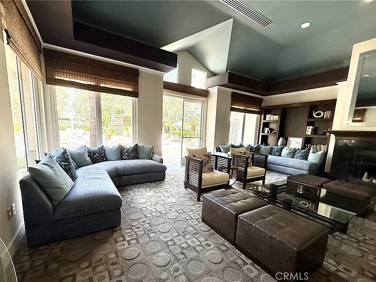 2243 Martin #110 — Photo 33