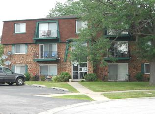 7100 166th St APT 3C, Tinley Park, IL 60477