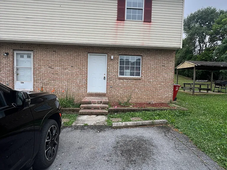 50 Bruce Dr #B — Photo 1
