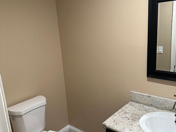 5th image of 3988 Eunice Ave