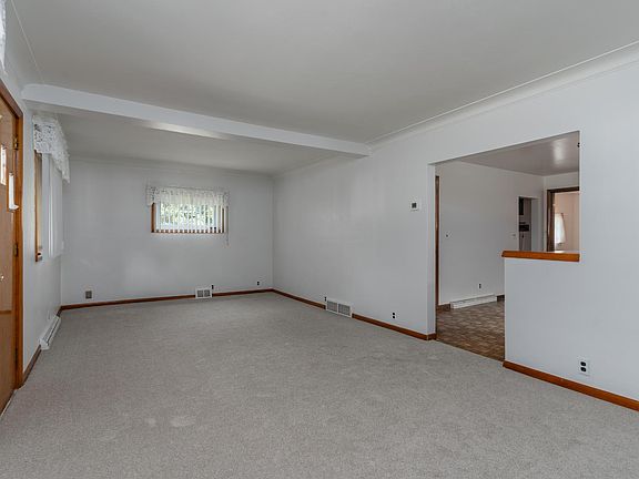 3rd image of 135 Hanmer Rd