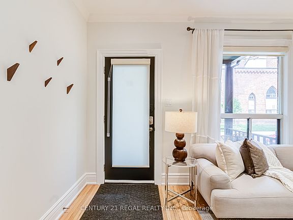 5th image of 213 Boulton Ave