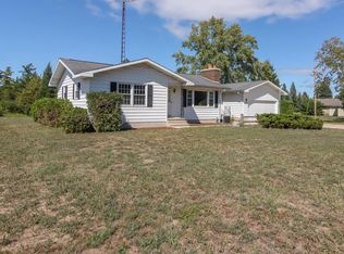 9026 Platte Rd, Honor, MI 49640