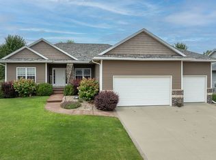 4307 Holly Cir NE, Cedar Rapids, IA 52411