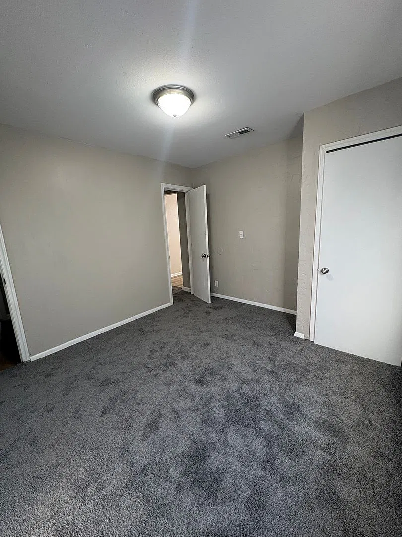 Coming soon! West Side Home With 3 Beds/1.5 Baths & 2 car garage! — Photo 4