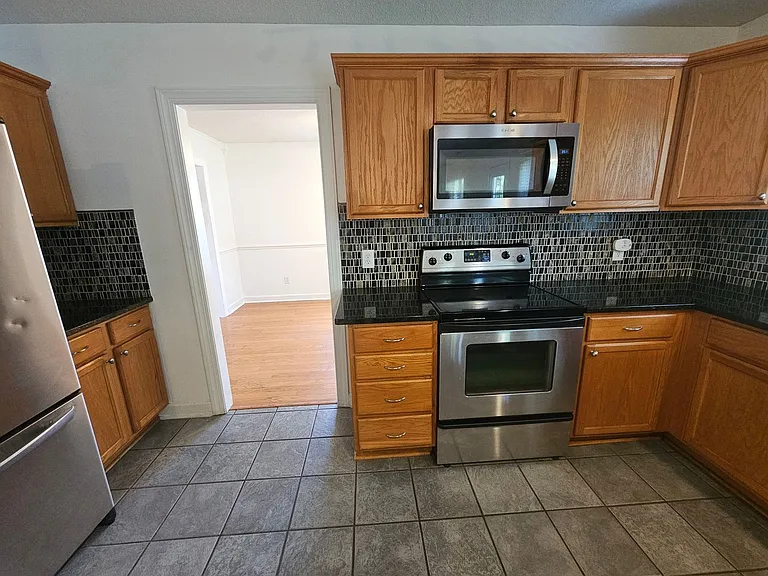 208 Burning Tree Ln — Photo 10