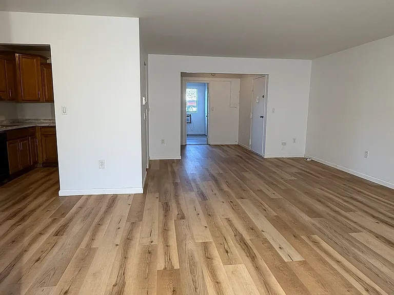 3 Scarborough Ln #B — Photo 8