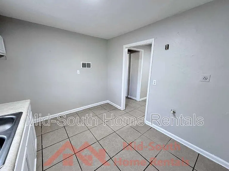 3513 Rochester Rd — Photo 7