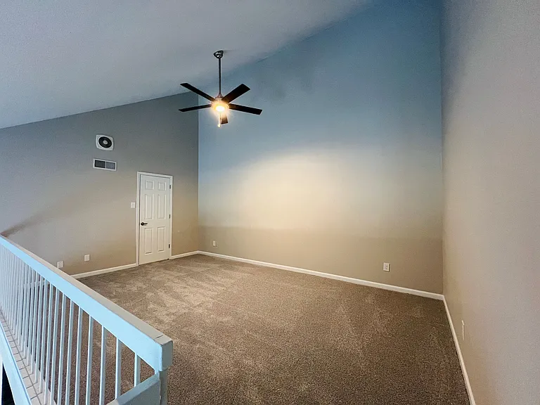 Country Club Place Apartments — Photo 20