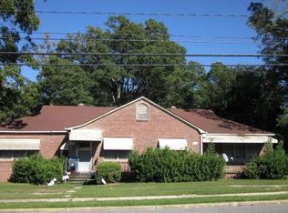 242 N State St, Lyons, GA 30436