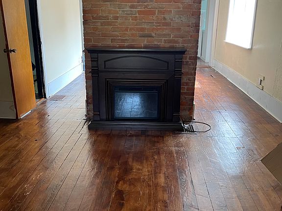 3rd image of 2506 Vancouver St