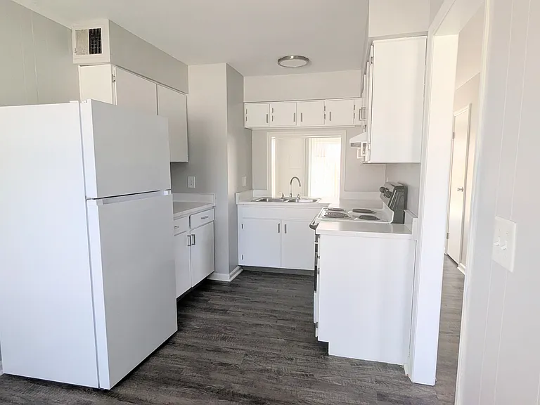 601 Hermitage Ct — Photo 35
