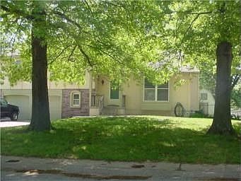 1st image of 416 SW Redwood Dr
