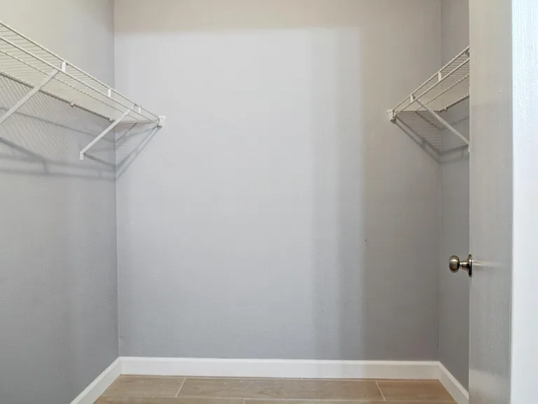 960 N Franklin Ave #960D — Photo 3