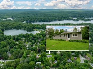 25 Muscotah Rd, Highland Lakes, NJ 07422