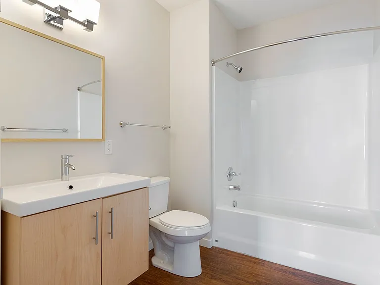 East River Apartments — Photo 22