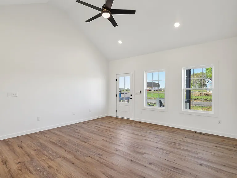 236 Amos Cir — Photo 9