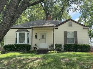 414 Superior Dr, Saint Louis, MO 63135