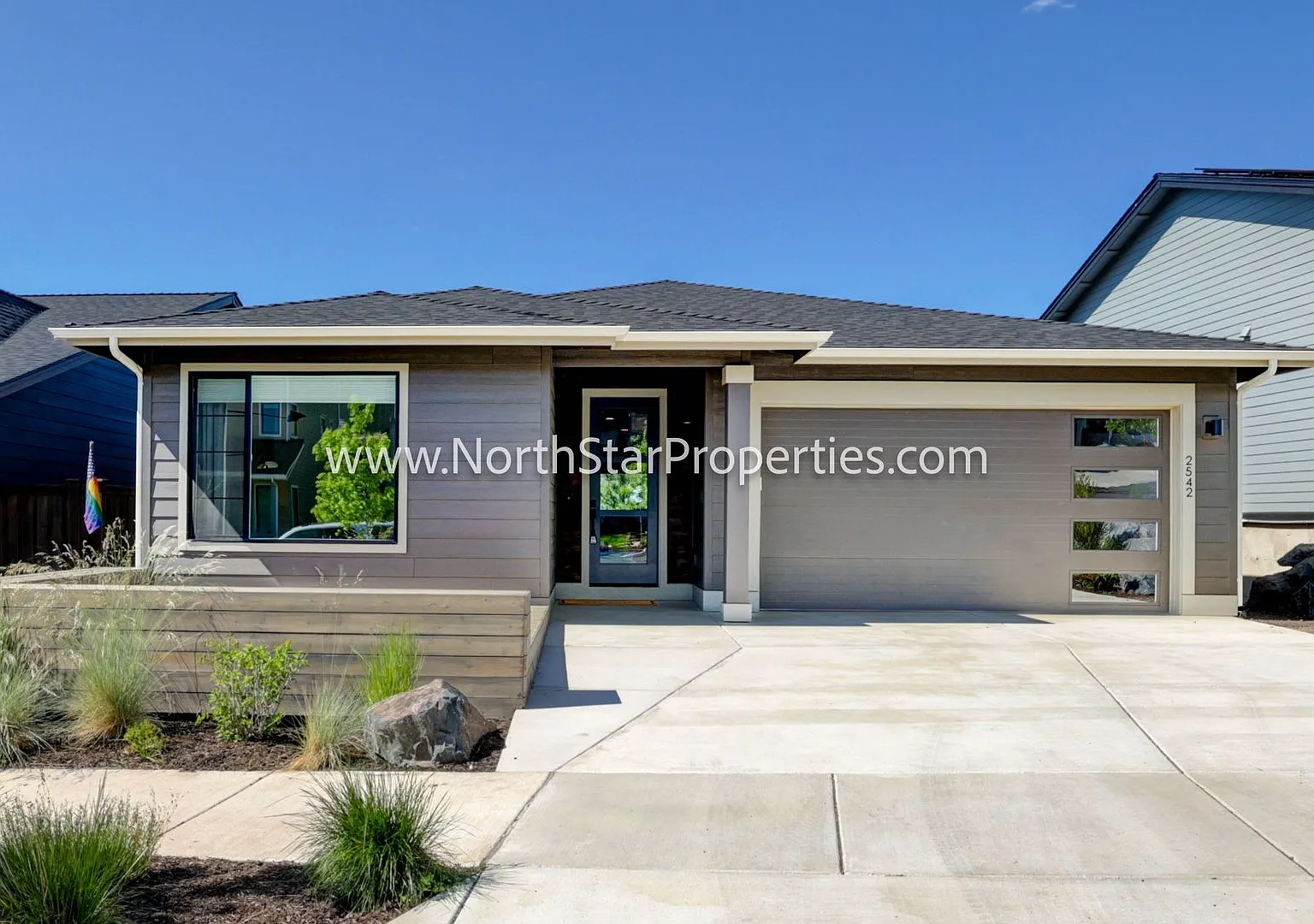 Beautiful home in NW Bend — Photo 1