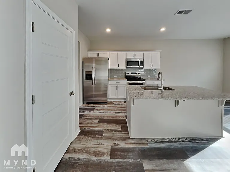 813 Trestle Creek Ct — Photo 5