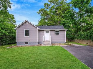 15 Xyris Rd, Rocky Point, NY 11778