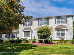 15 Huntley Rd, Holmdel, NJ 07733