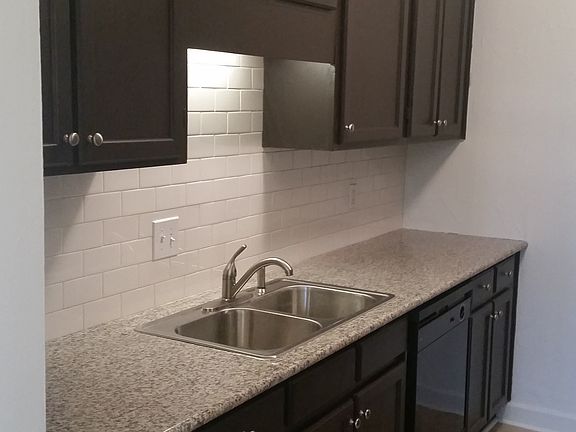 Kitchen w/granite tops