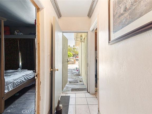 5th image of 1438 W Olive St