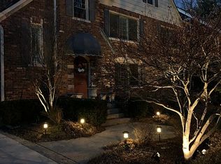 518 Neff Ln, Grosse Pointe, MI 48230