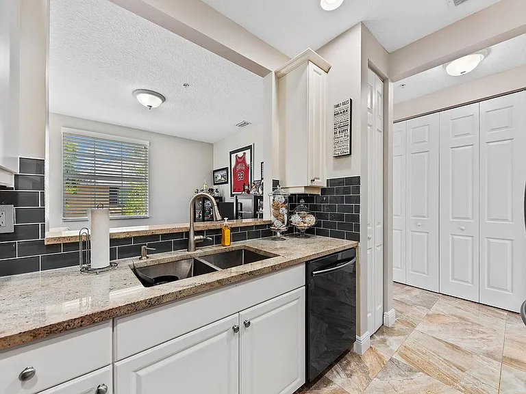 4321 Savannah Bay Pl — Photo 9