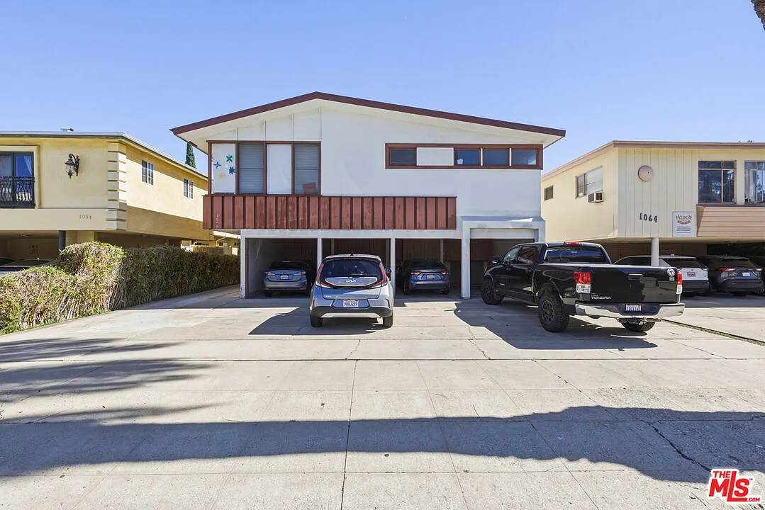 1 bed, 1.0 bath, $2,100 — Photo 1
