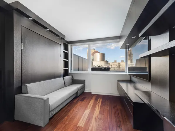 100 Riverside Boulevard image 7 of 20