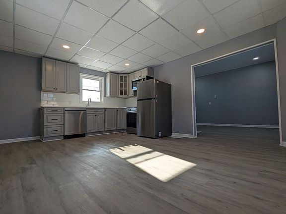 3rd image of 15 Main St Rear 1