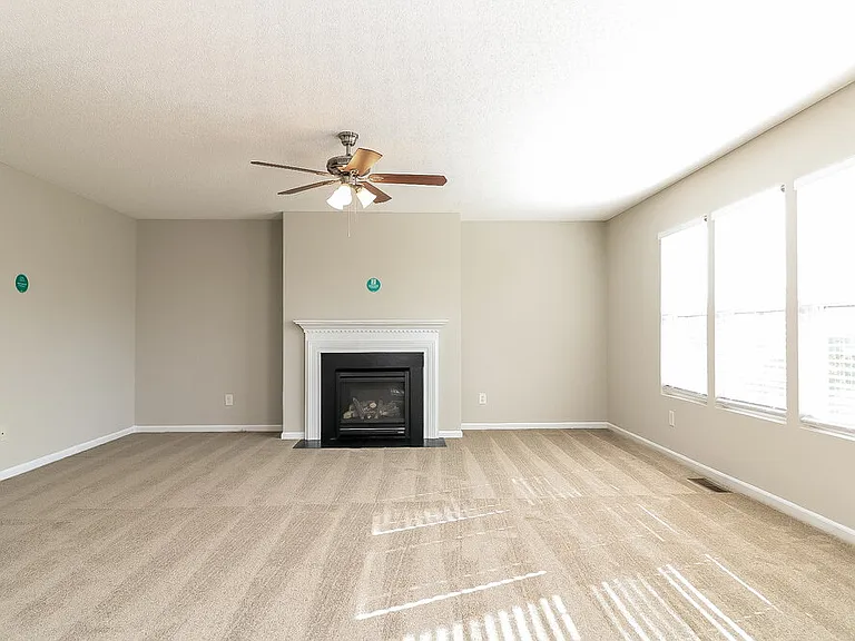 168 Woodcreek Ln — Photo 4