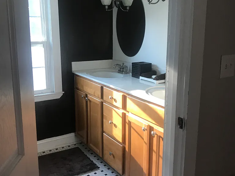 En-suite bathroom.