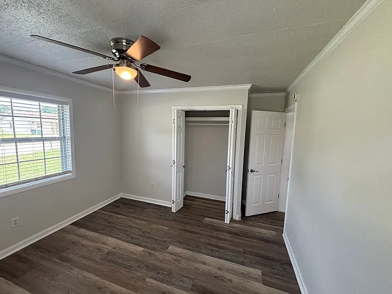 8100 N Claremont Ave — Photo 16