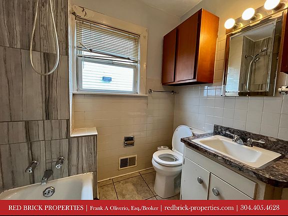 5th image of 912 Gaston Ave