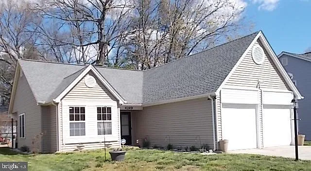 4249 Mockingbird Cir photo 1