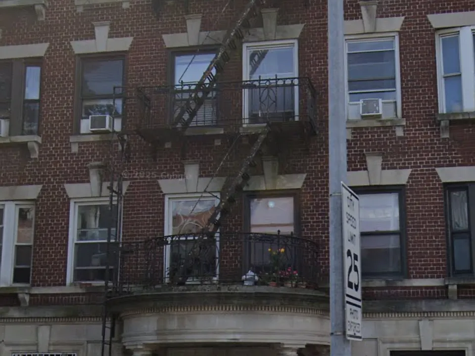 Building Photo 4