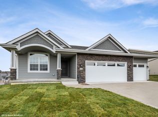 513 Ridgeline Dr, Adel, IA 50003