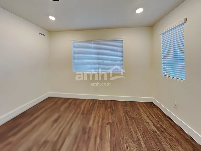 1271 E Ludlow Dr — Photo 11