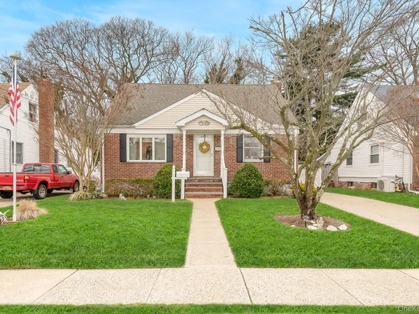 2420 Willow Street, Wantagh, NY 11793