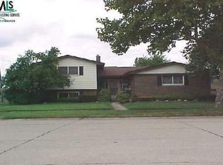 36909 Almont Dr, Sterling Heights, MI 48310