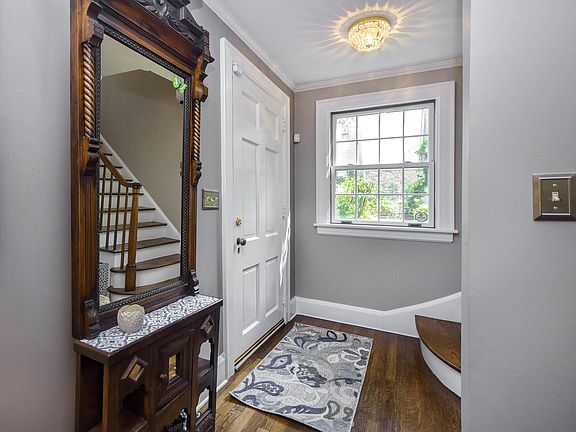 2nd image of 39 Waverly St