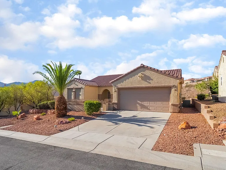2571 Thatcher Ave — Photo 14