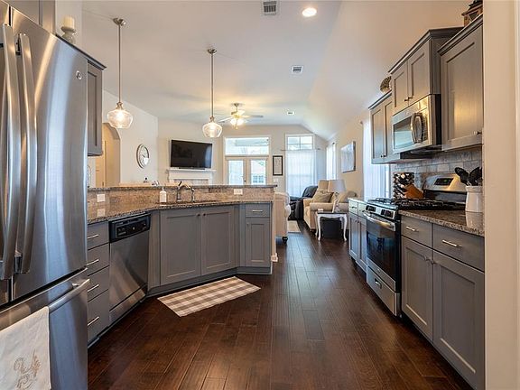 5th image of 9138 White Poplar Cir