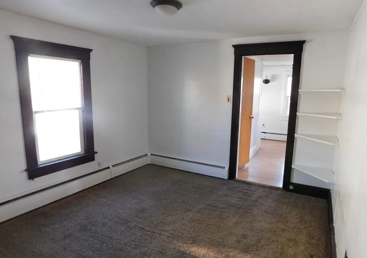 3 bed, 750 sqft, $850 — Photo 2