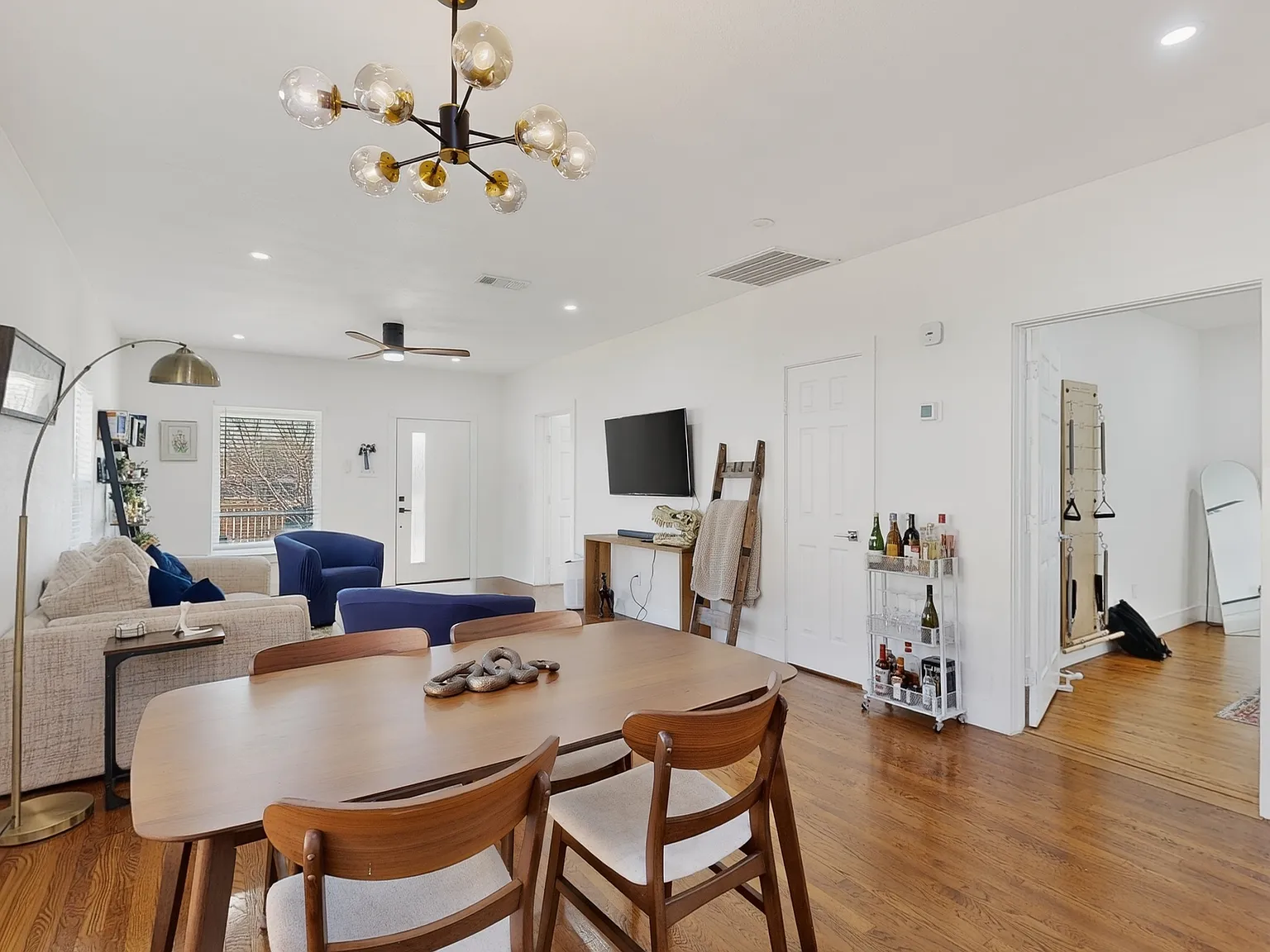 2 bed, 1355 sqft, $2,800 — Photo 4