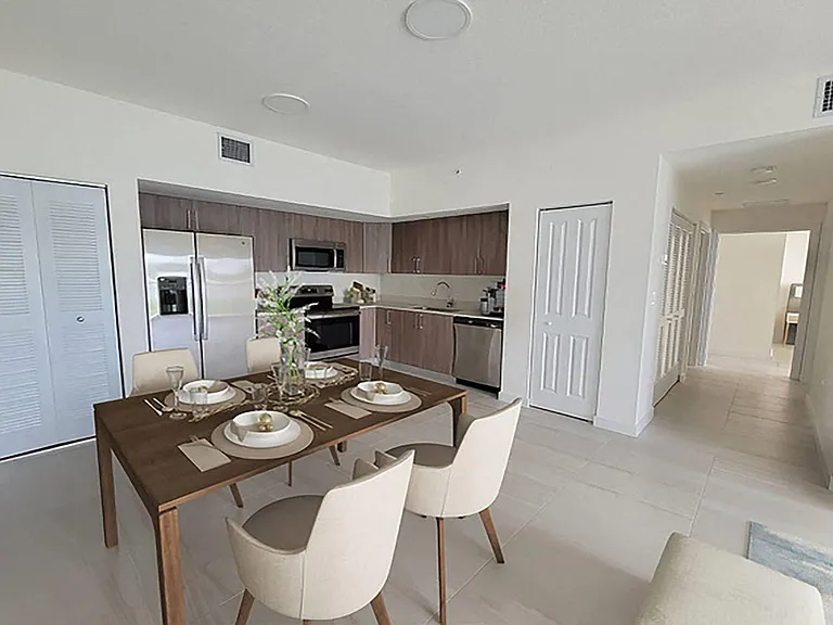 Vista Lago Apartments — Photo 16